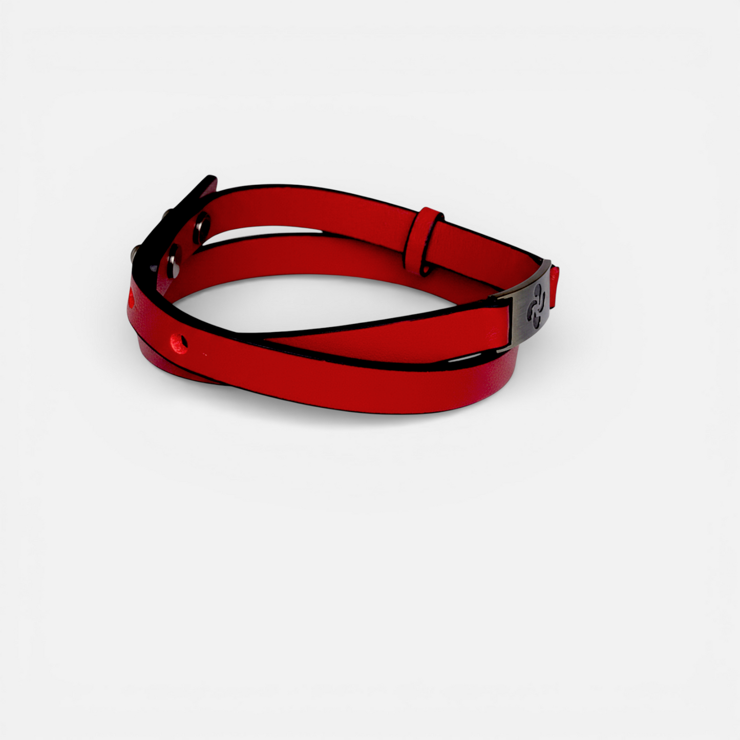 Terra Cross – Bracelet double tour cuir rouge plaque Croix Basque acier vieilli